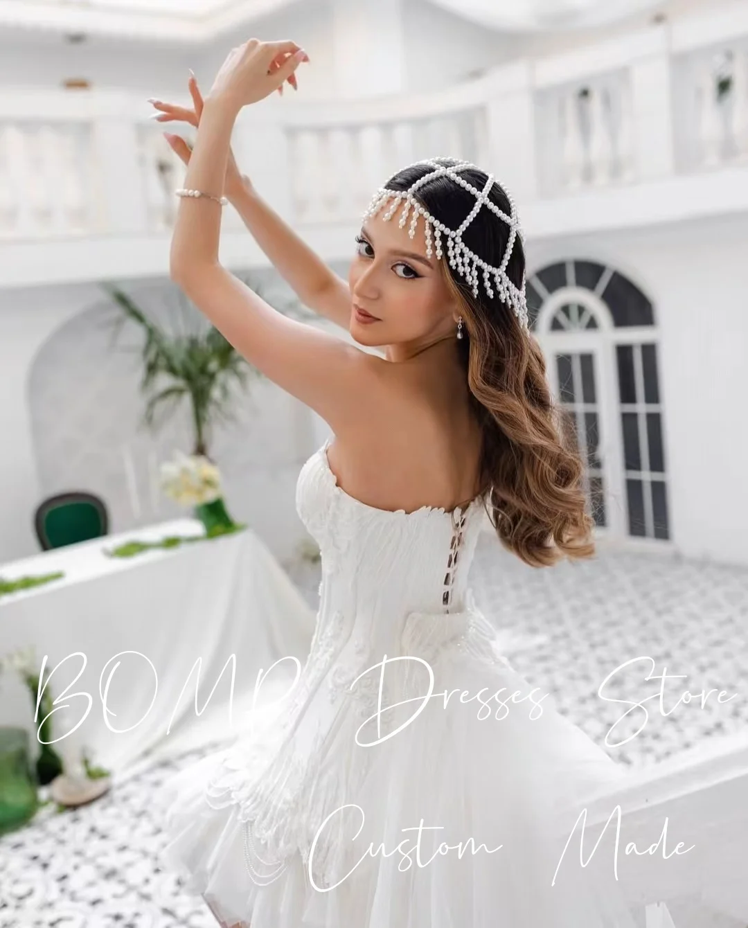 BOMP Exquisites Mini-Hochzeitskleid, trägerlos, A-Linie, mit Perlen verziert, weißer Satin, Hof-Tüll-Schleppe, Brautkleid, individuelle Robe De Mariée