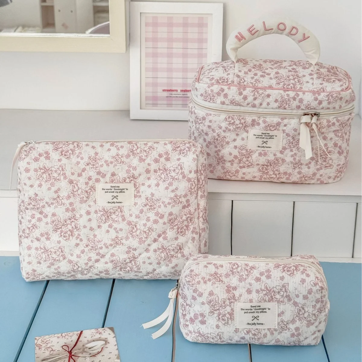 Fresh and delicate floral print portable toiletry storage bag for outings, corduroy peony makeup bag, high aesthetic appeal and