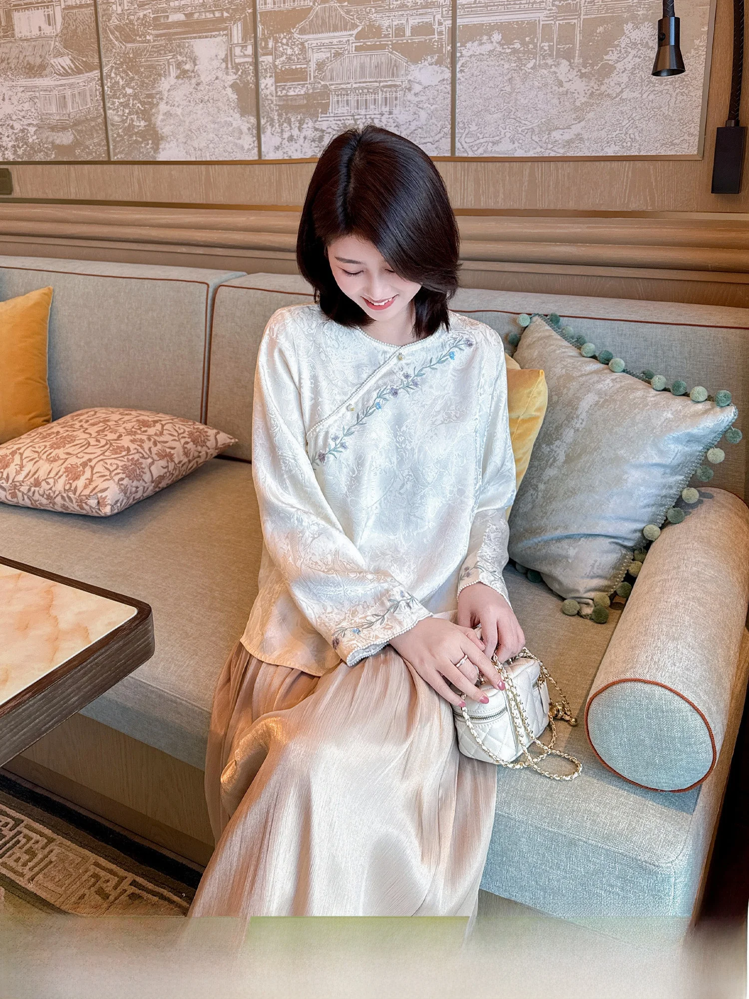 

Женская атласная блузка Zillal Chinese Sle с вышивкой, свободного кроя, с длинными рукавами, круглым вырезом, на пуговицах спереди, с цветочным узором