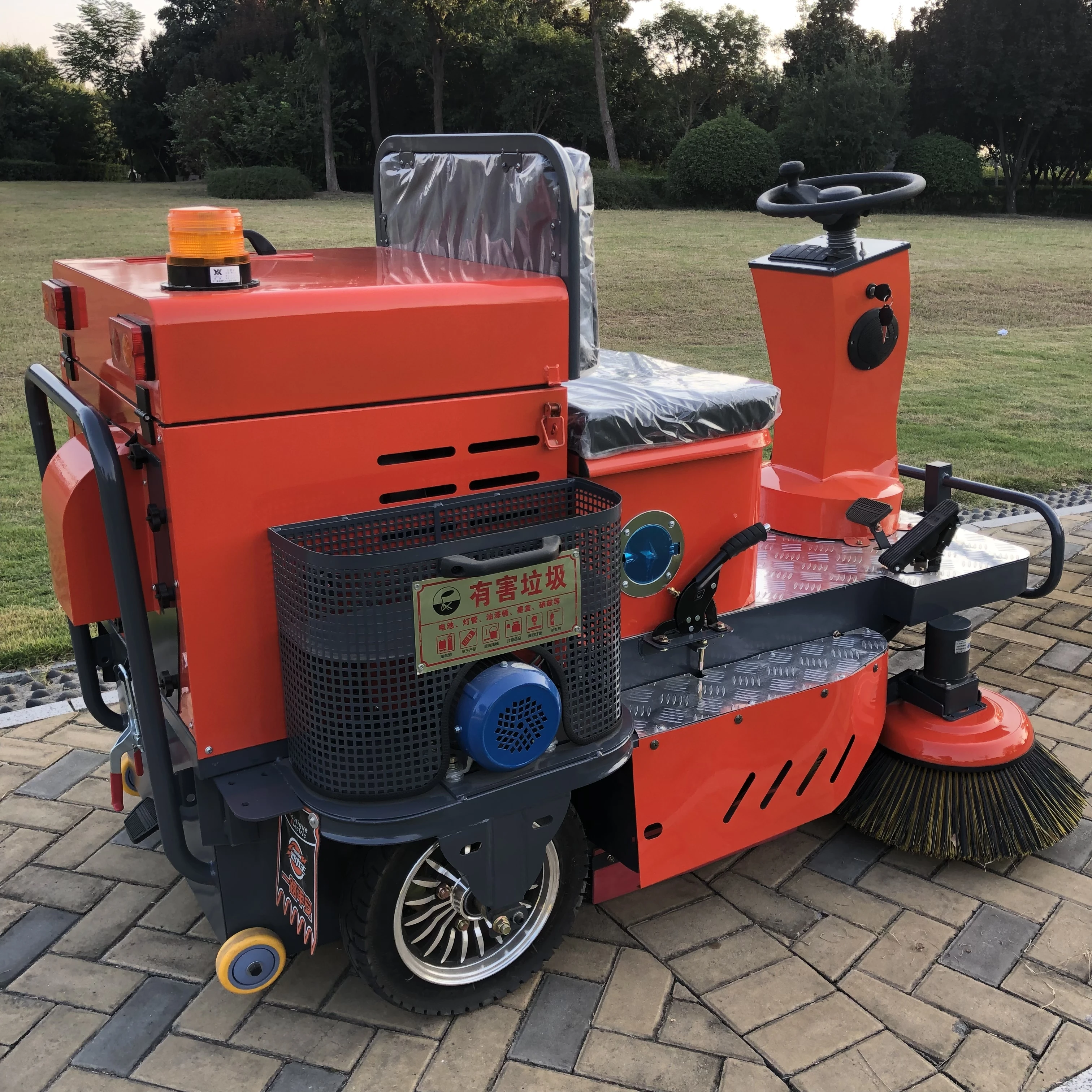 Street Sweeper with Garbage Bin Road Sweeping Machine Factory Cleaning Equipment with Brush Electric Street Vacuum Cleaner