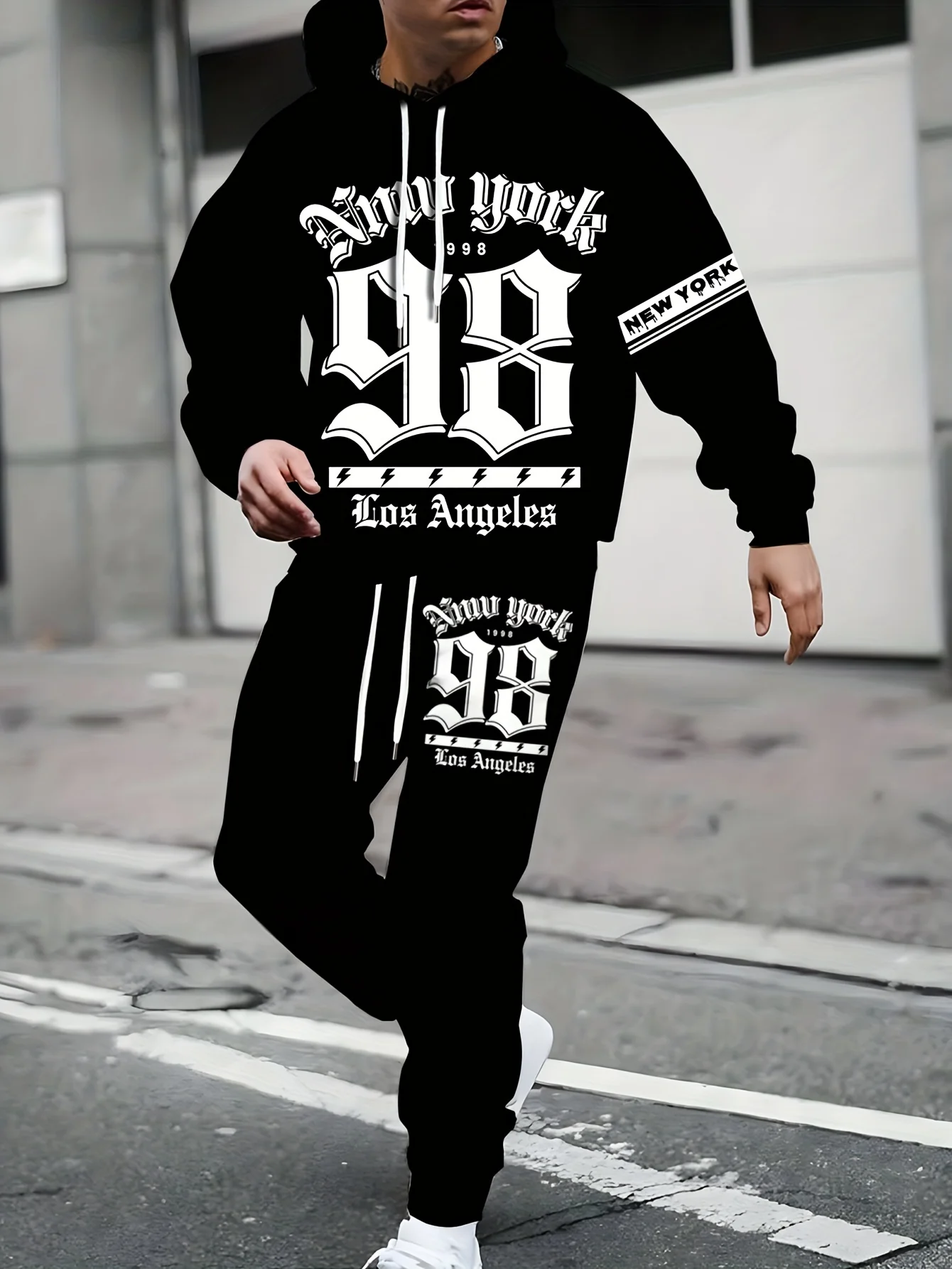 Новый мужской комплект с капюшоном на весну и осень 2025 — это мягкий и повседневный с буквенным принтом для катания на роликовых коньках.