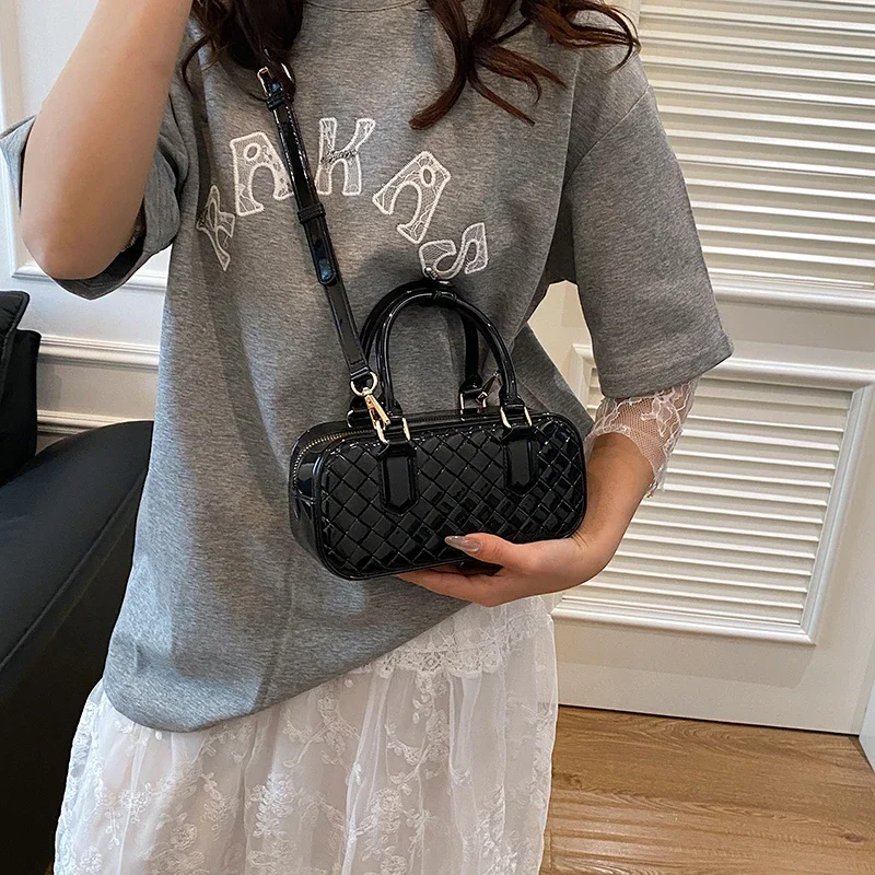 

Elegant Luxury Brand Leather Handbag - Women's Crossbody Bag Messenger Style Popular Classic By Famous Designer