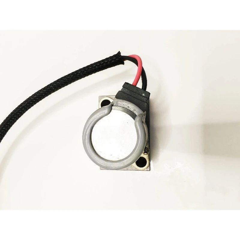 

Новый гидравлический электромагнитный клапан 702-21-57400 для экскаваторов Komatsu PC200-7/8, PC300-7, PC400-7