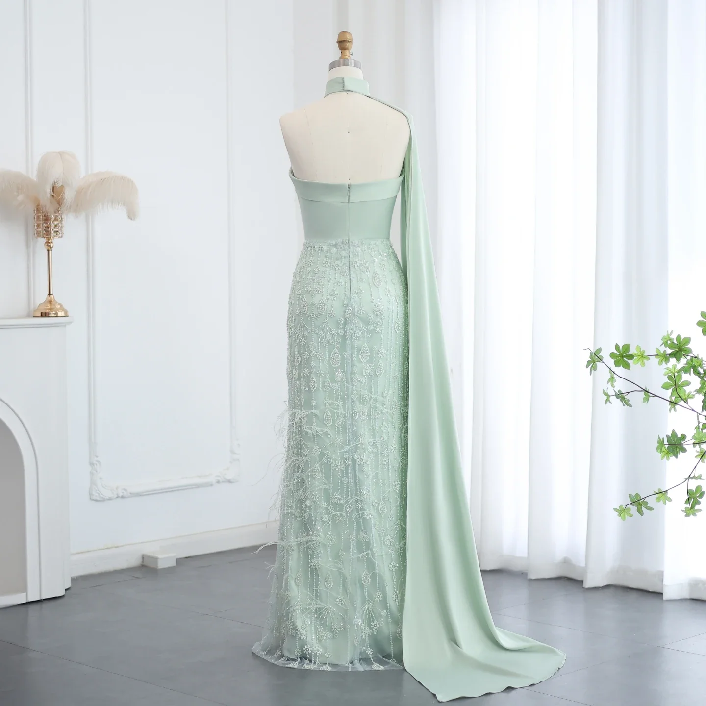Sharon Said Arabisches Salbeigrünes Luxus-Federkleid mit Schal-Cape, trägerlos, Dubai, Damen, Hochzeitsfeier, SS014, maßgeschneidert – Detail 9