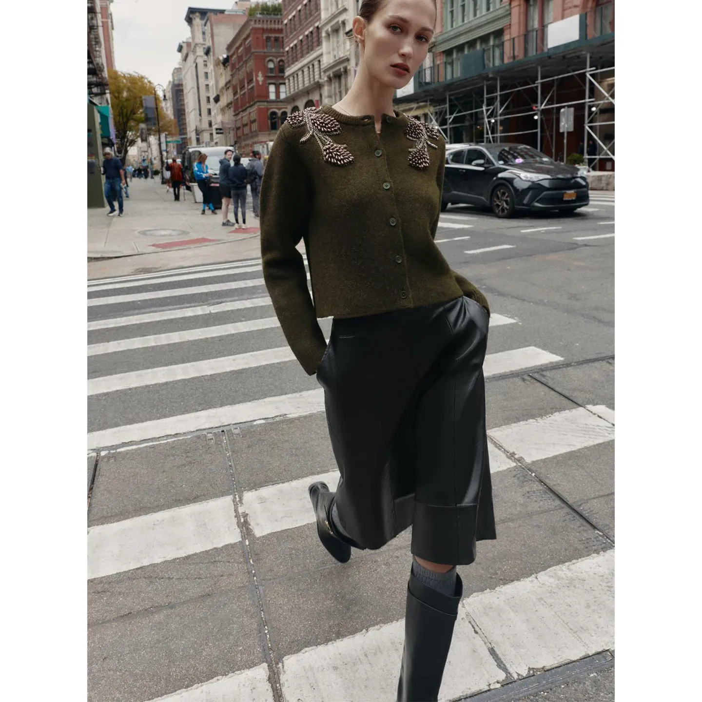 Spring New Arrival Women's Lazy Style Knitted Jacket Single Row Multi-Buckled Long Sleeve round Neck Beaded Design 3920090