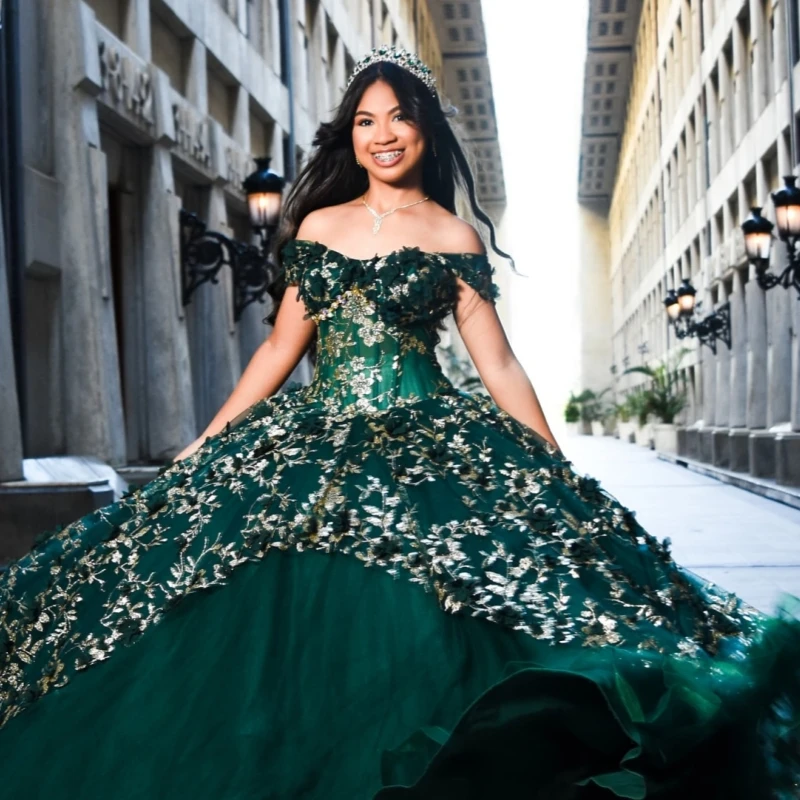 검은빛 녹색 킨세아녜라 드레스 오프숄더 볼 가운 스위트 16 드레스 골드 아플리케 꽃 비즈 튤 케이프 생일 파티