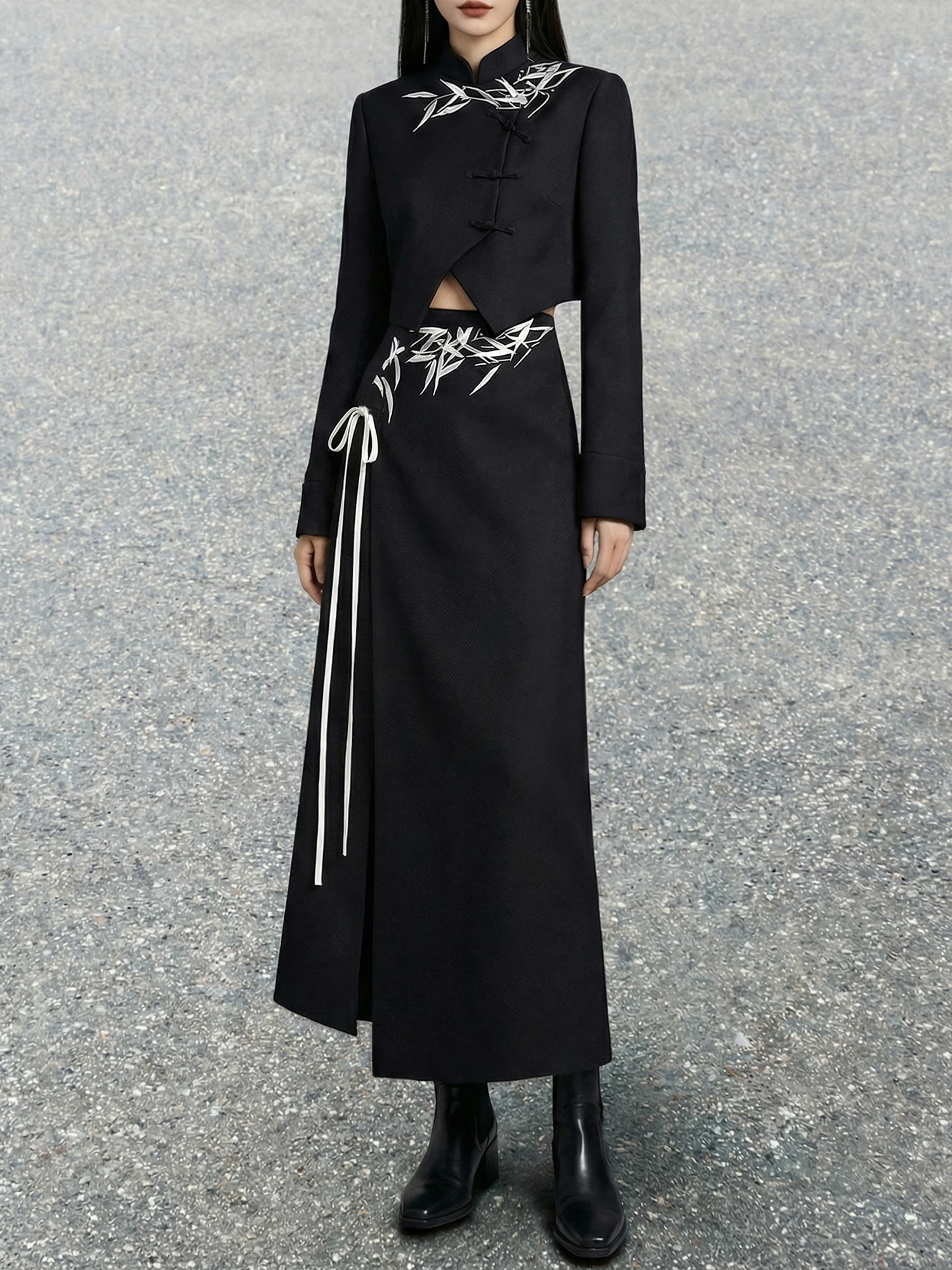 

Черный бамбуковый костюм с принтом: асимметричный жакет и юбка с разрезом на шнурке, универсальный, стройнящий, женский, модный