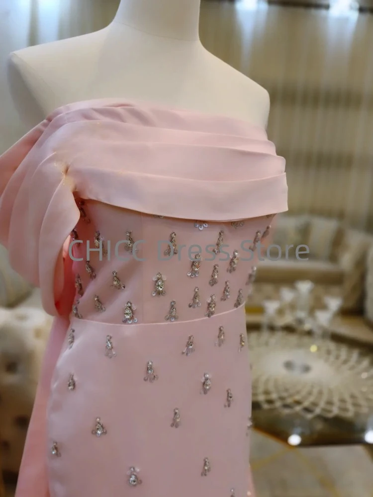 Vestidos de Noche rosas con hombros descubiertos, sin mangas, con capa, plisado con cuentas, vestido de fiesta de satén, batas de fiesta personalizadas
