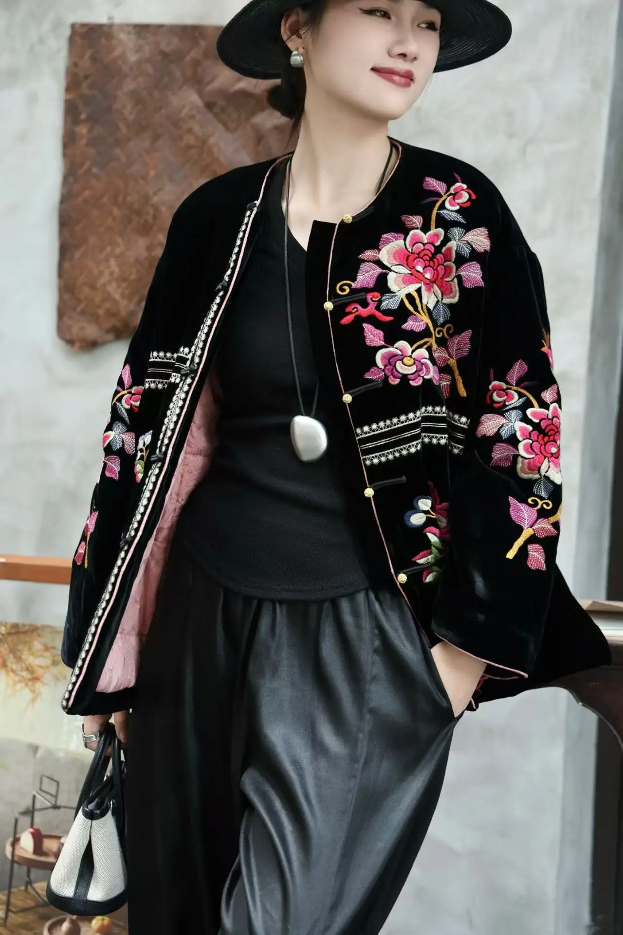 Otoño nuevo cuello redondo seda + tela de terciopelo exquisito Palacio bordado Irregular botones hechos a mano estilo Retro abrigo de mujer S-XL