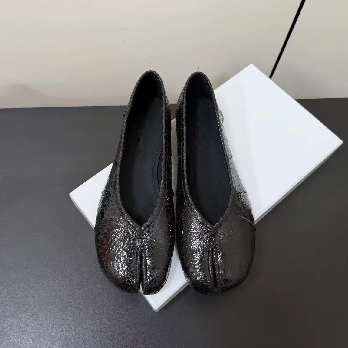 Luxury Niche Design Leather Pleated Split Toe Shoes For Women Tabi Flat Bottom Ugly Cute Soft Sole Ballet Pig Trotters Grandma S