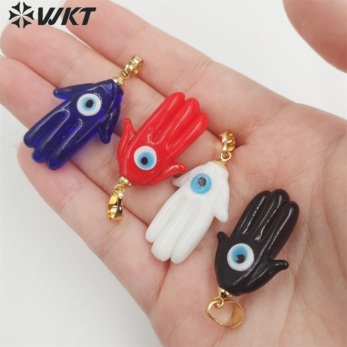 

WT-P1886 Wholesale Trendy Simple Women Fashion Hand Charm Pendants Popular Gold Energy Turkey Eye Ceramic Crafts Accessories