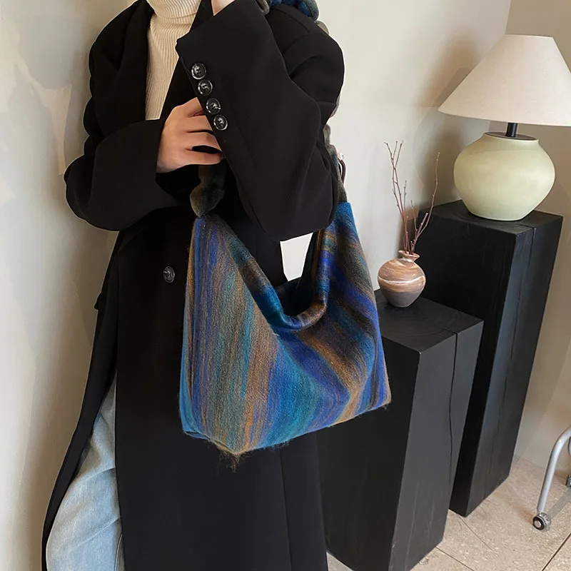 

Classic Fashion Casual Autumn and Winter Retro Woolen Contrasting Stripes Large Capacity Shopping Commuting Women's Shoulder Bag