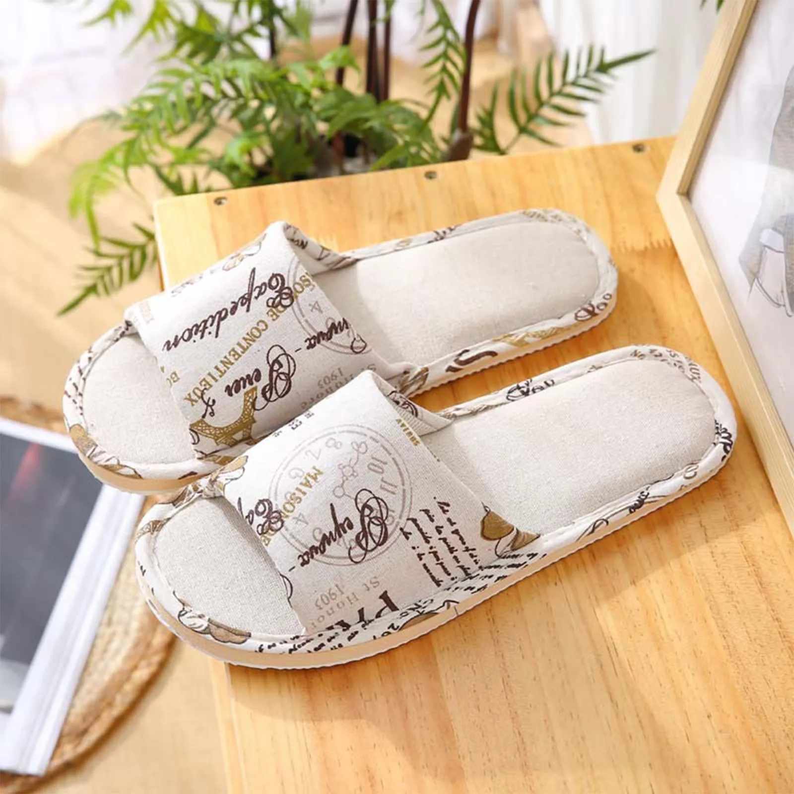 Unisex Soft-Soled Printed Slippers Khaki Rose Red Rose Print Branch Print Neutral Home Print Slippers Stylish And Comfortable