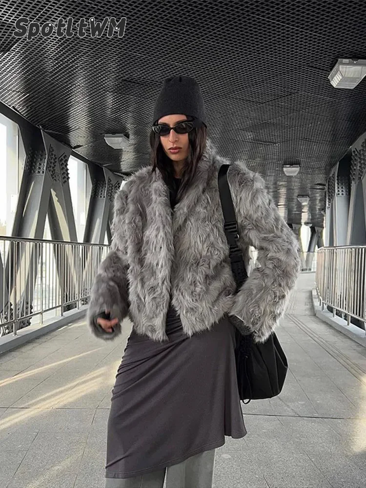 Abrigo corto de piel esponjosa con cuello de solapa para mujer, ropa de calle de lujo de felpa de manga larga, color gris, para fiesta, Otoño, 2024