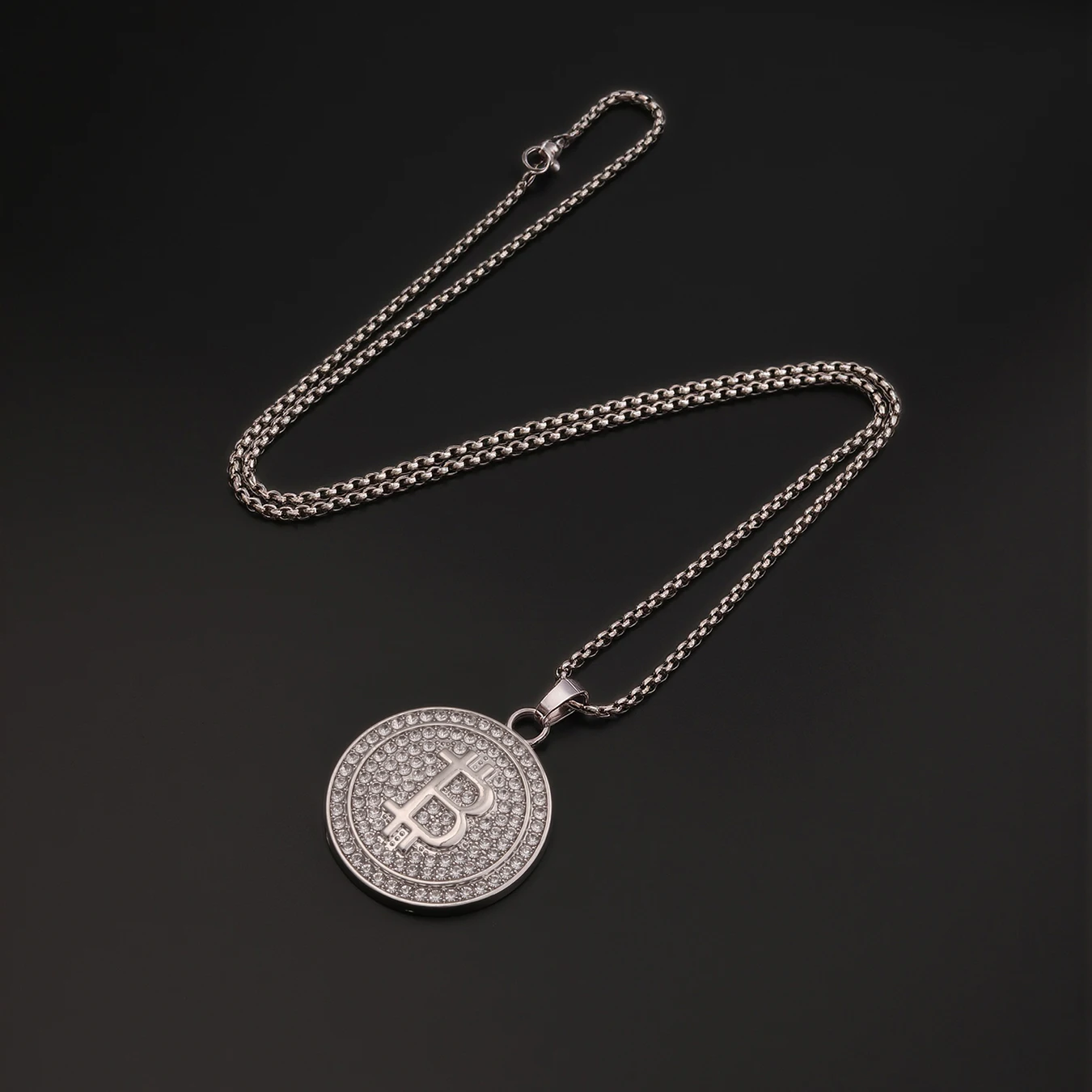 طوق Hombre الفاخرة BTS الرجال قلادة سبائك الزنك معبد حجر الراين بيتكوين القلائد للرجل اكسسوارات المجوهرات