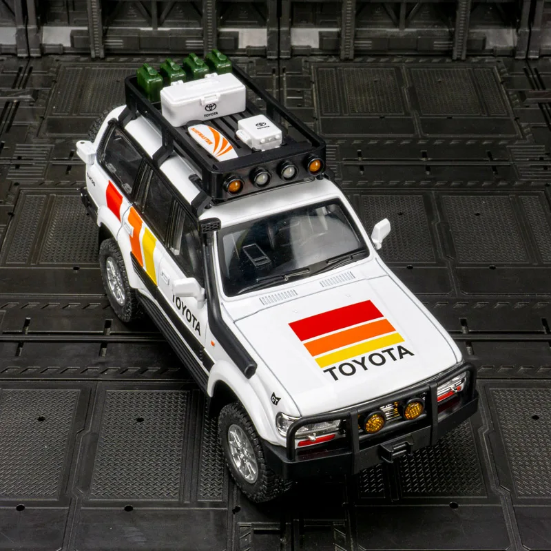 

1:24 Toyota Land Cruiser LC80 alloy off-road vehicle model with sound and light doors and engine hood, trunk can be opened