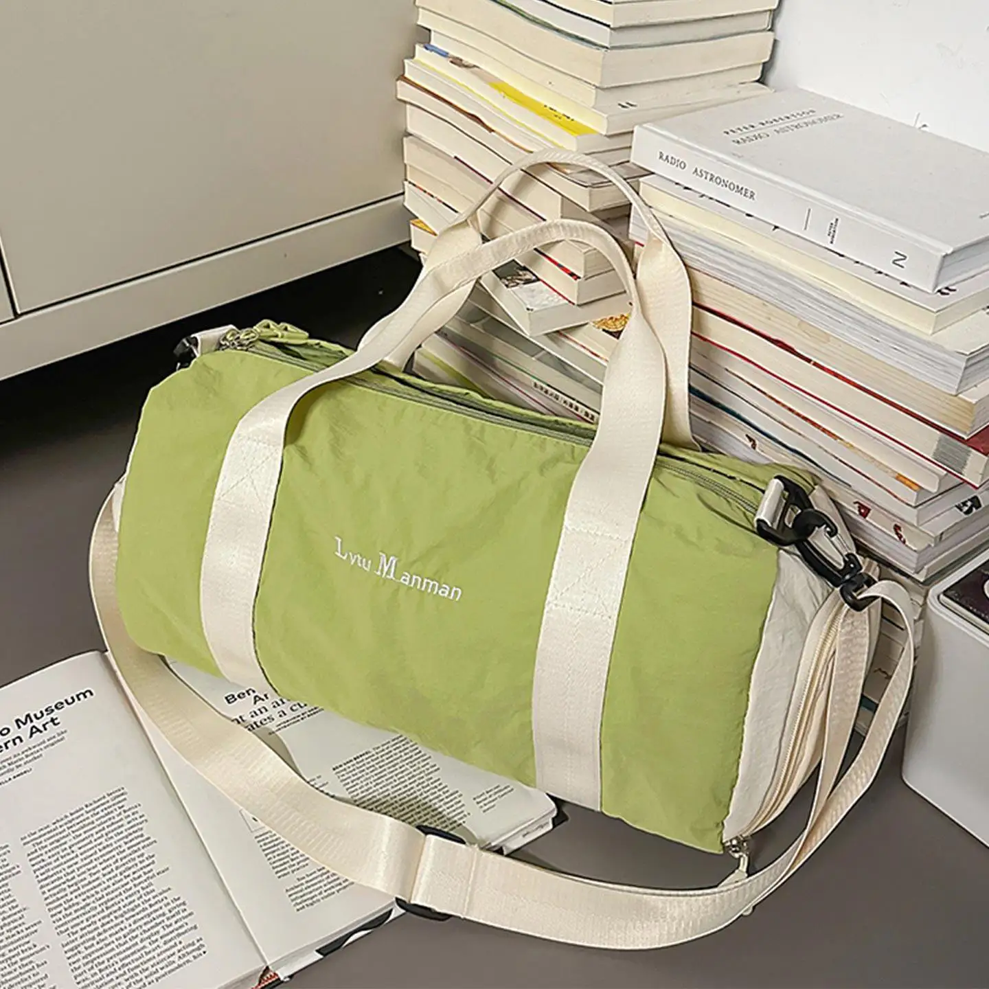 unisex-large-capacity-sports-travel-bag-fashionable-lightweight-waterproof-fitness-crossbody-bag-for-travel-and-leisure