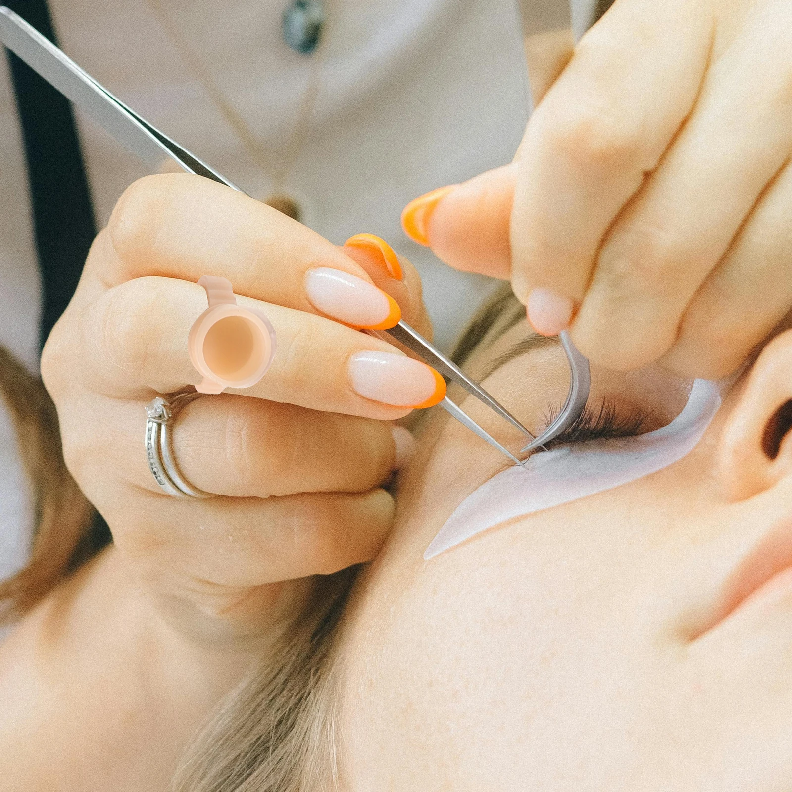 

800 Pcs Soft Silicone Lash Holder Eyelash Extension Tool Pigment Tattooing Cup Glue Cup Eyelash Glue Cups