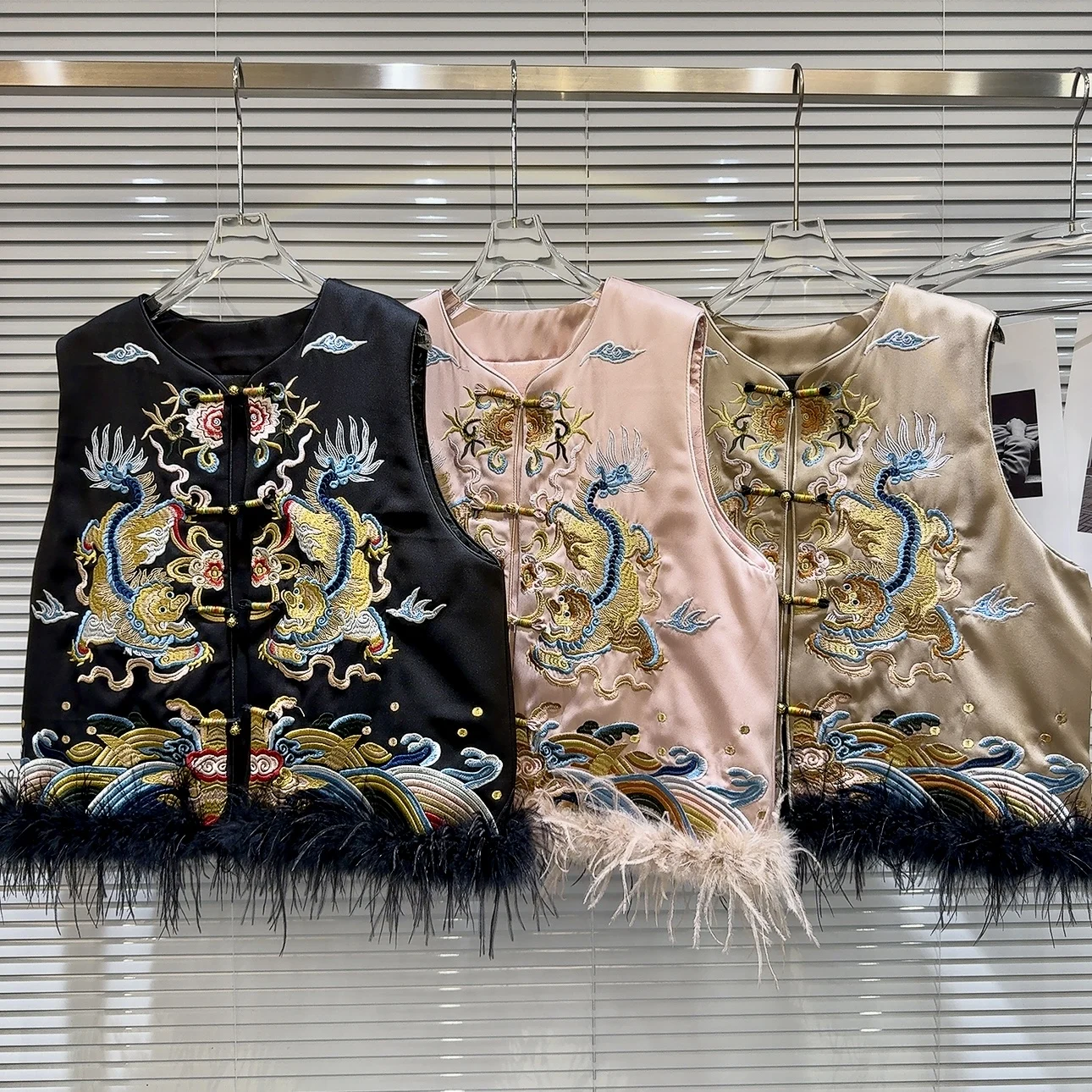 

Trendy Winter 2025 Women's Embroidered Pattern Cotton Satin Jaet Svel round Ne Single Button Closure Original Design