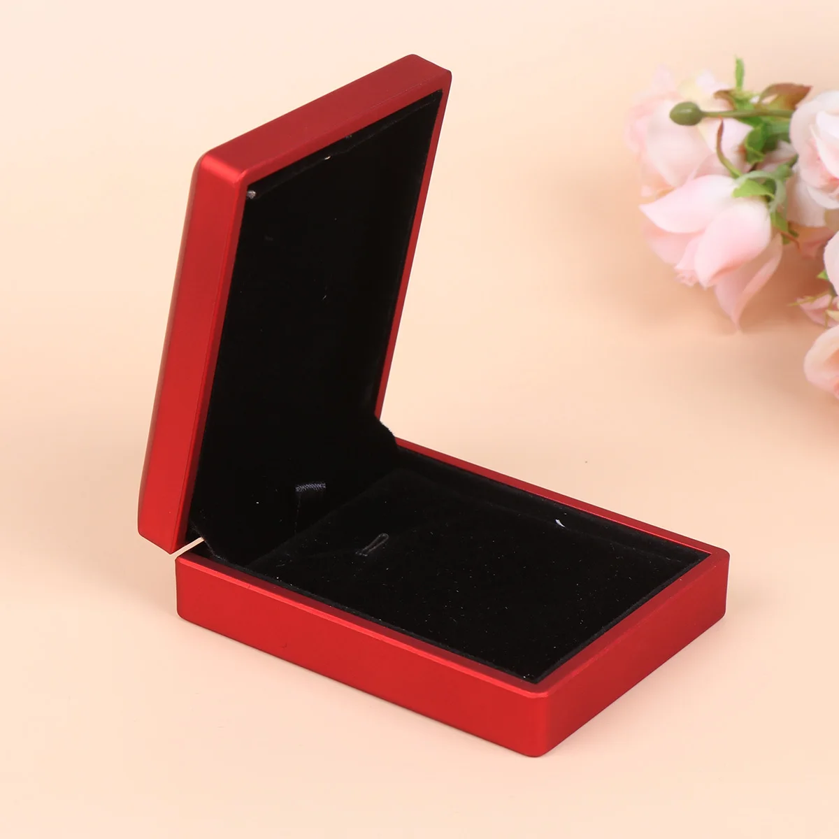 

LED Lighted Jewelry Gift Box Red Chic Design Easy Open Close Necklace Pendant Case Exquisite Jewelry Display Container