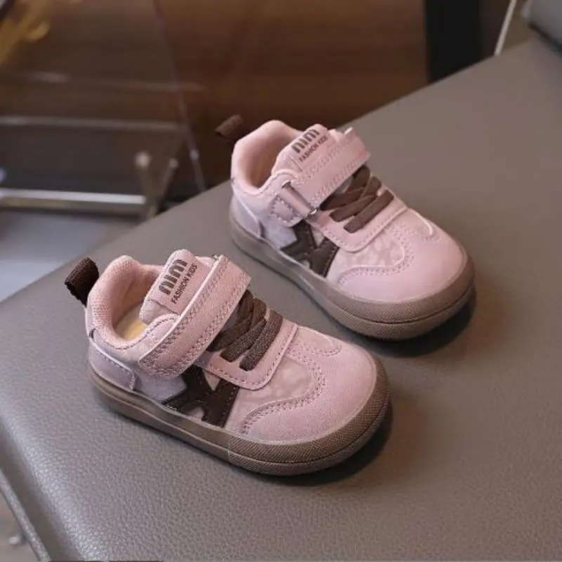 

Новая детская обувь, кожаная обувь в стиле ретро для мальчиков и девочек, разноцветная нескользящая резиновая подошва для малышей, первые ходунки, мокасины для новорожденных, 2025 г.