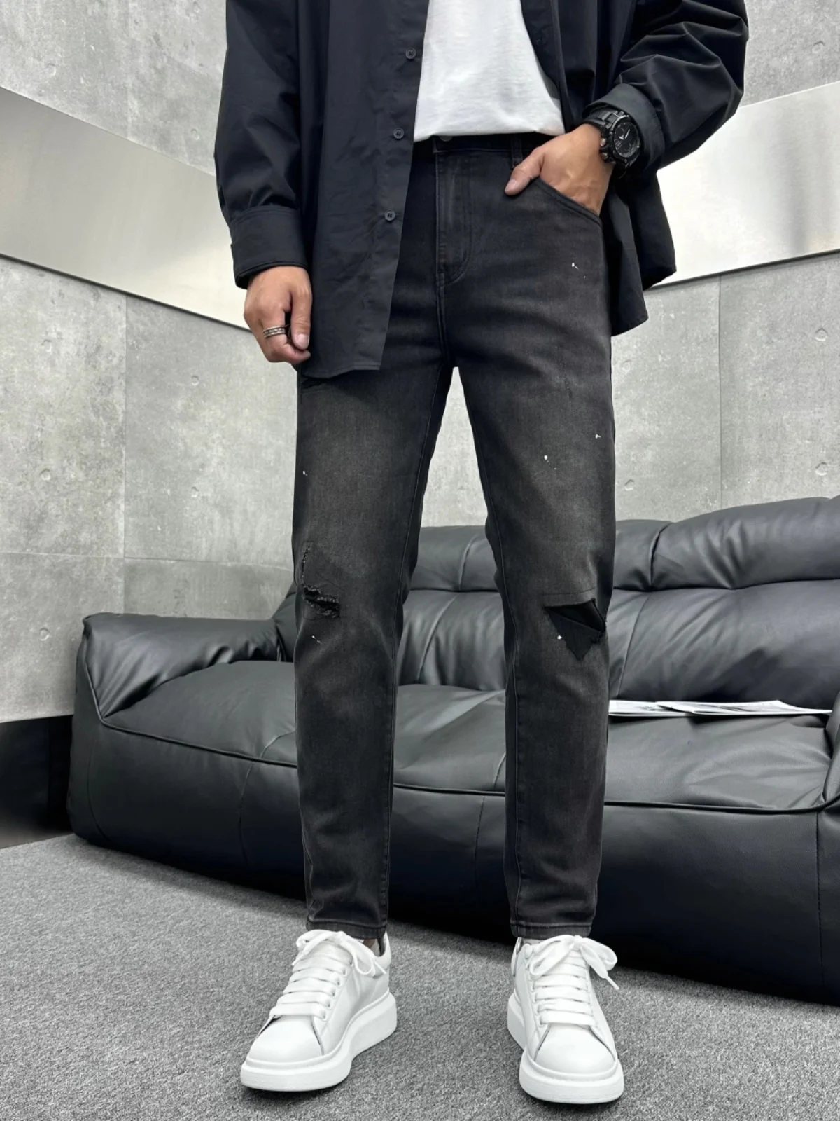 

High-End Men's Slim Fit Denim Jeans Patchwork Hole Elastic Versatile Ink Splaed Nine-Piece Pants Autumn New Sle Youthful