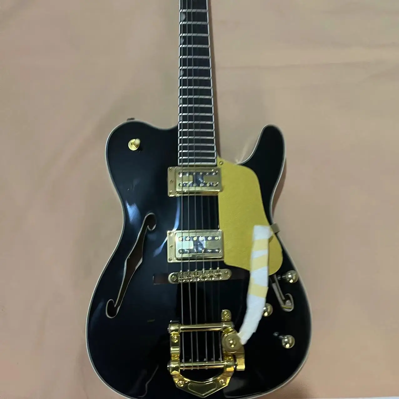 In stock, 6-chord two side f-hole semi hollow electric guitar, black body, gold accessories, available in multiple colors, facto