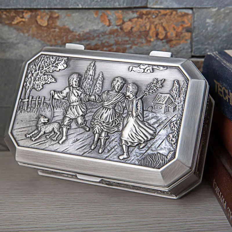 European Creative Retro Castle Jewelry Storage Box. Beautifully Embossed Zinc Alloy Carriage Jewelry Box. Wedding Gift Box