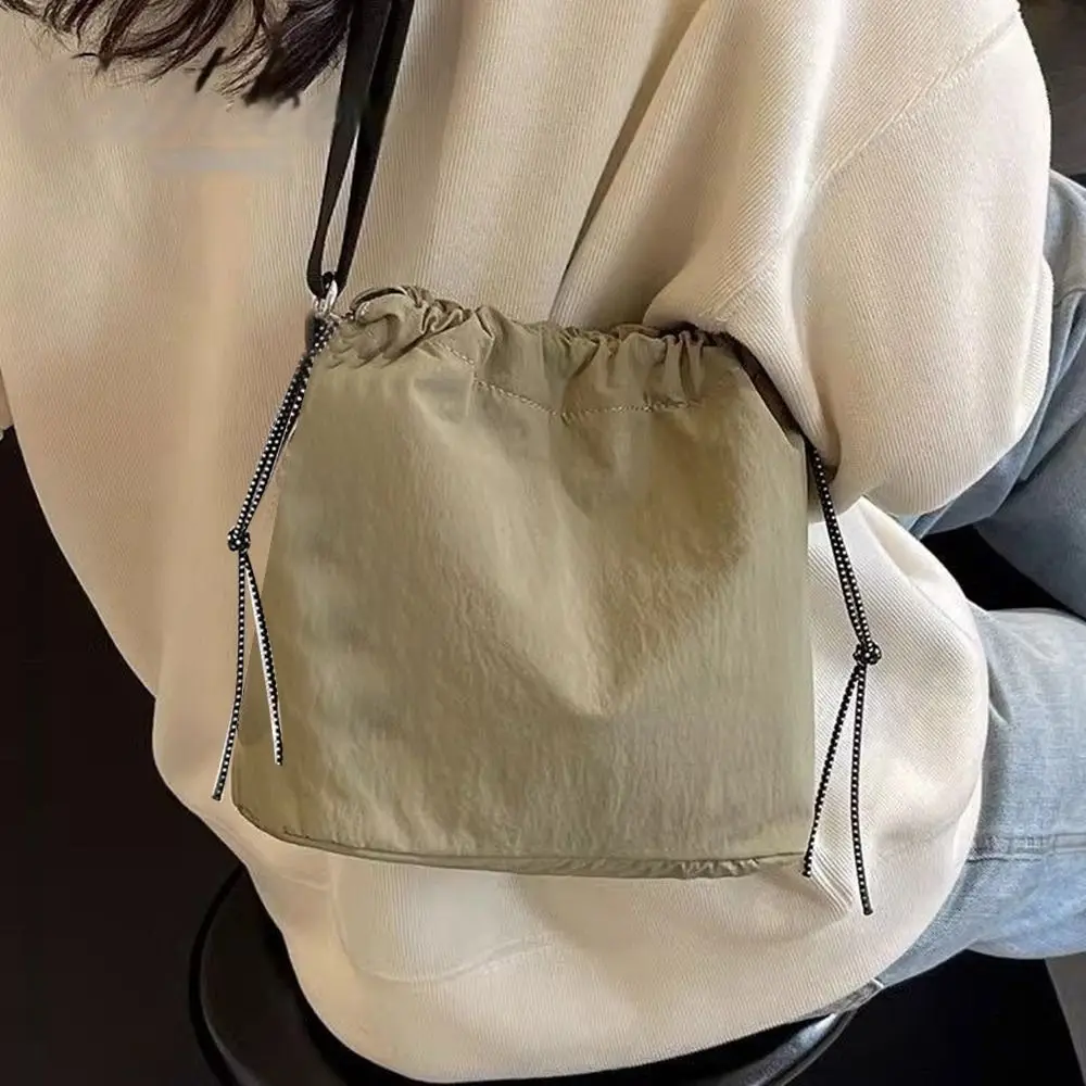 

Модная нейлоновая сумка-ведро, женская сумка через плечо, маленькая сумка для занятий осени и зимы, повседневная корейская однотонная сумка