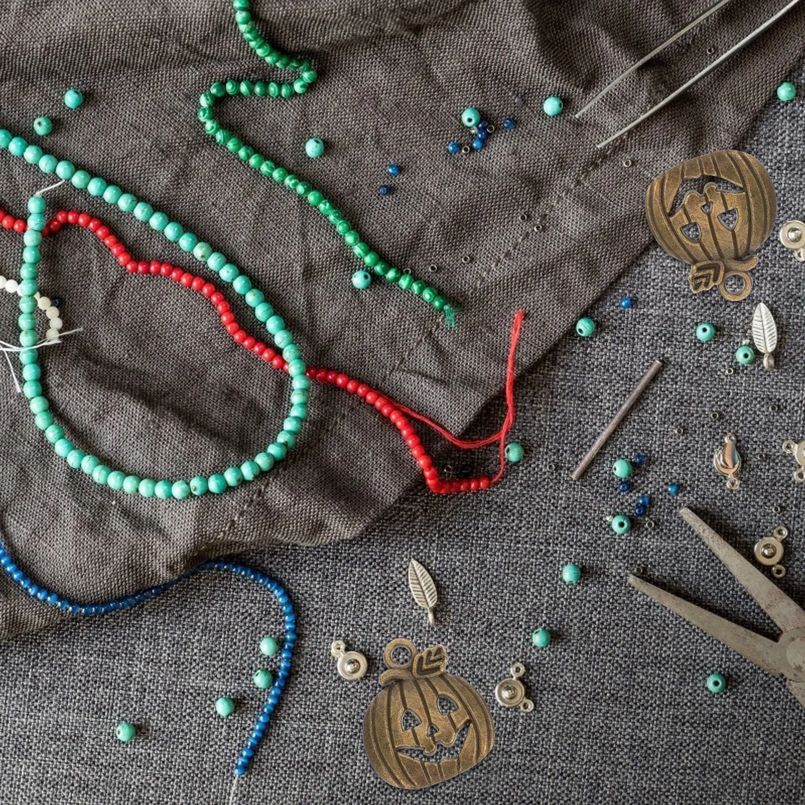 

100Pcs Halloween Pumpkin Pendant Charm Alloy DIY Jewelry Accessories Necklace Earrings Pumpkin Design Pendants