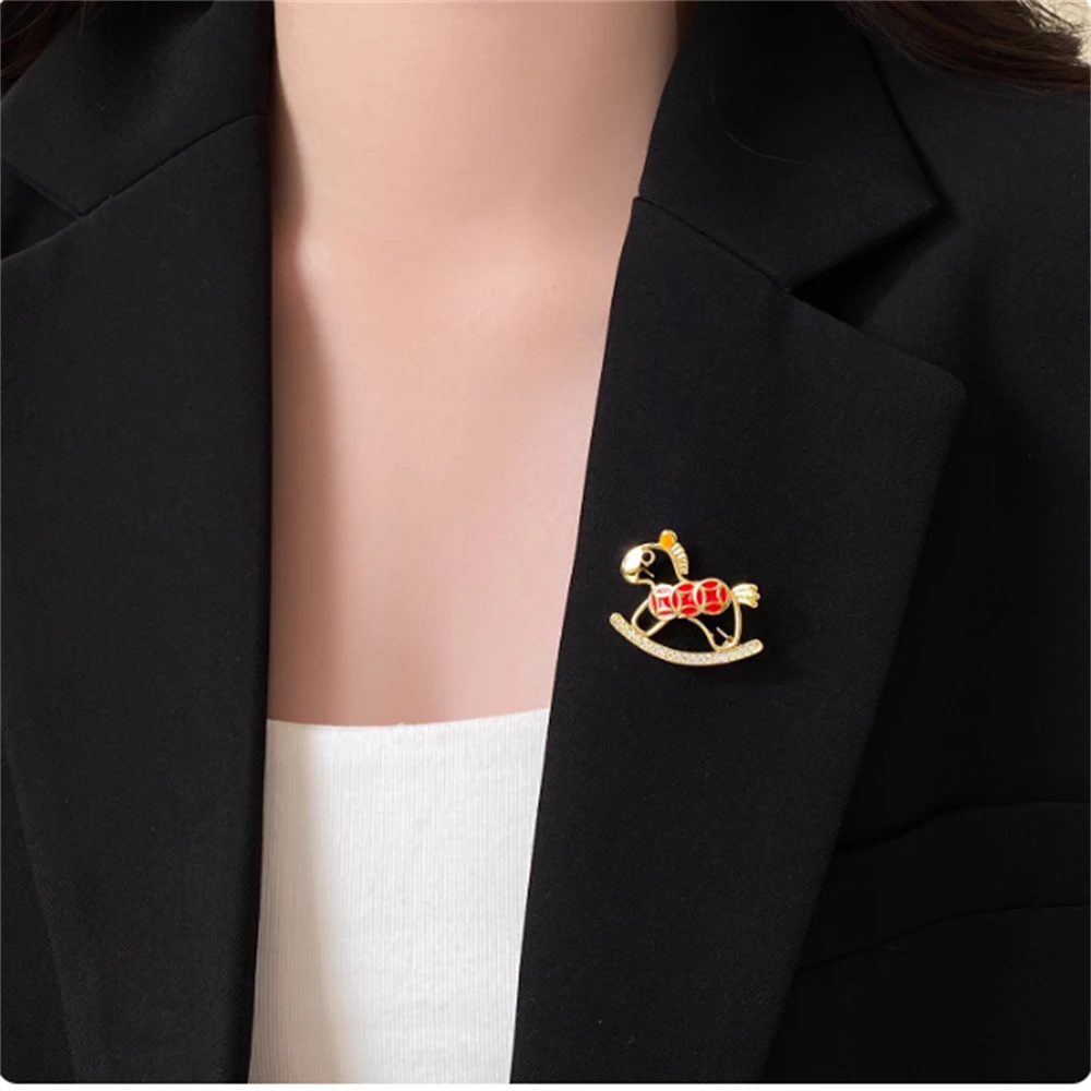 2025 موضة الحصان دبوس النمط الصيني الكرتون حجر الراين أسود أبيض الخيول الحيوان المينا دبابيس ظهره دبابيس الهدايا #2