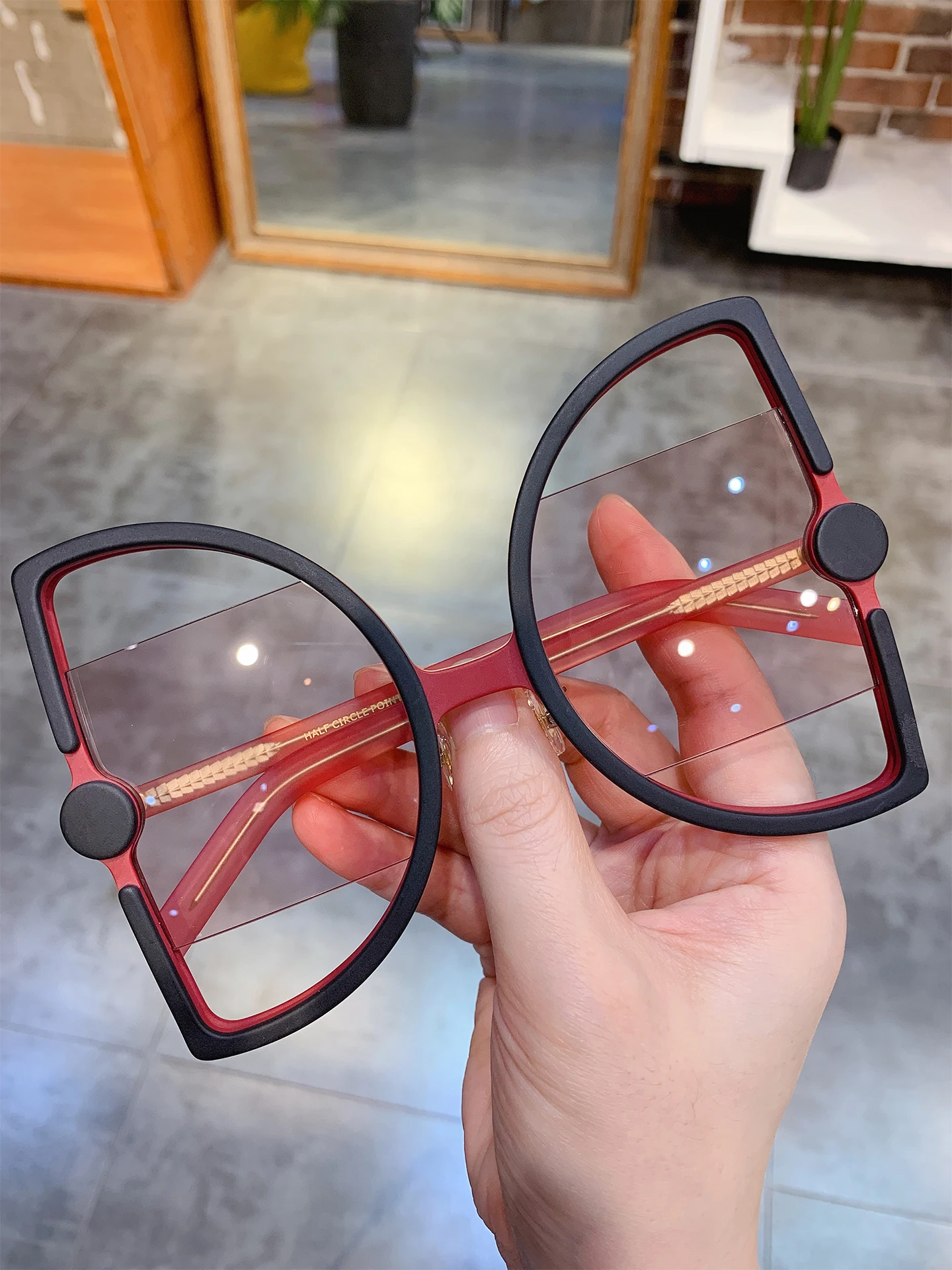 

Model Cover Exaggerated Sunglasses Women Trendy Street Photography Fashion Eyewear Board Men Prescription Optics Custom Eyeglass