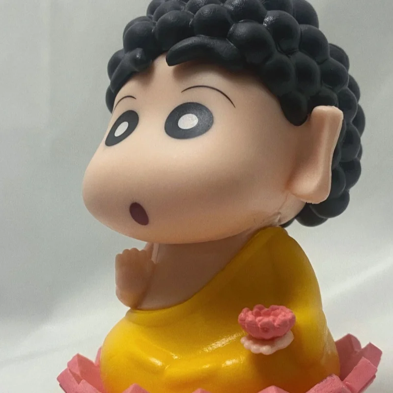 Bandai Anime Figure Crayon Shin-Chan, Bouddha, Modèle en position assise, Ornements de bureau en PVC Kawaii, Jouets cadeaux d'anniversaire, Nouveau, 10cm