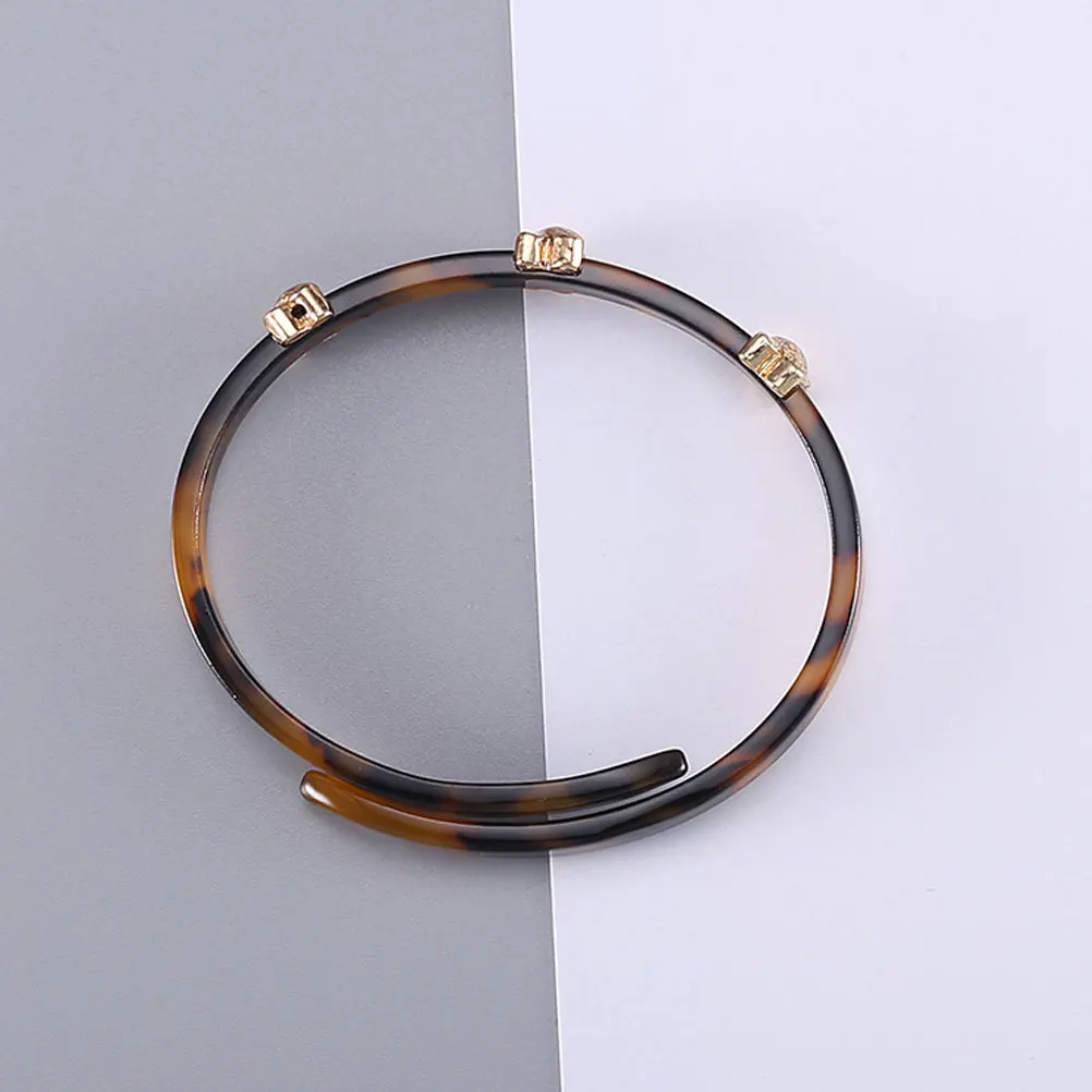 

Amber Acrylic Bracelet Durable Smooth Elegant Fashion Jewelry Gift for Women Ladies Accessory Acrylic Bracelet
