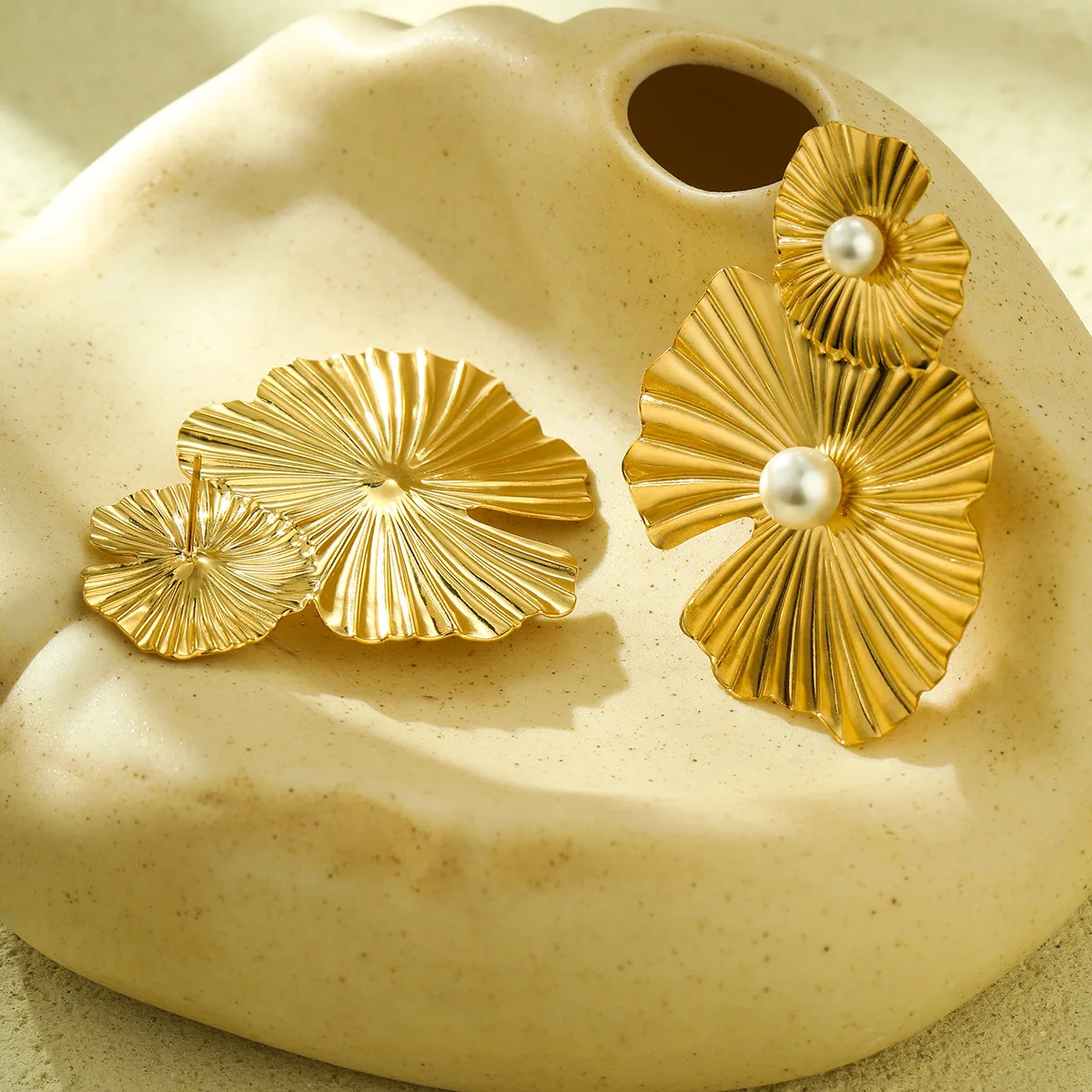 18K Gold Plated Stainless Steel Large Flower Earrings Pave Setting Pearl Bead Elegant Women Earrings for Party Jewelry Gift