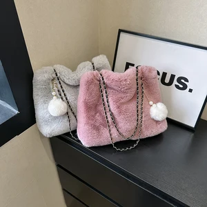 لطيف لطيف حقيبة منتفخة للنساء حقيبة أفخم ناعمة فو فرو مع قلادة سعة كبيرة حقيبة سفر نسائية أزياء أعلى 10 بيع أكياس طبق الأصل مثالية - No9