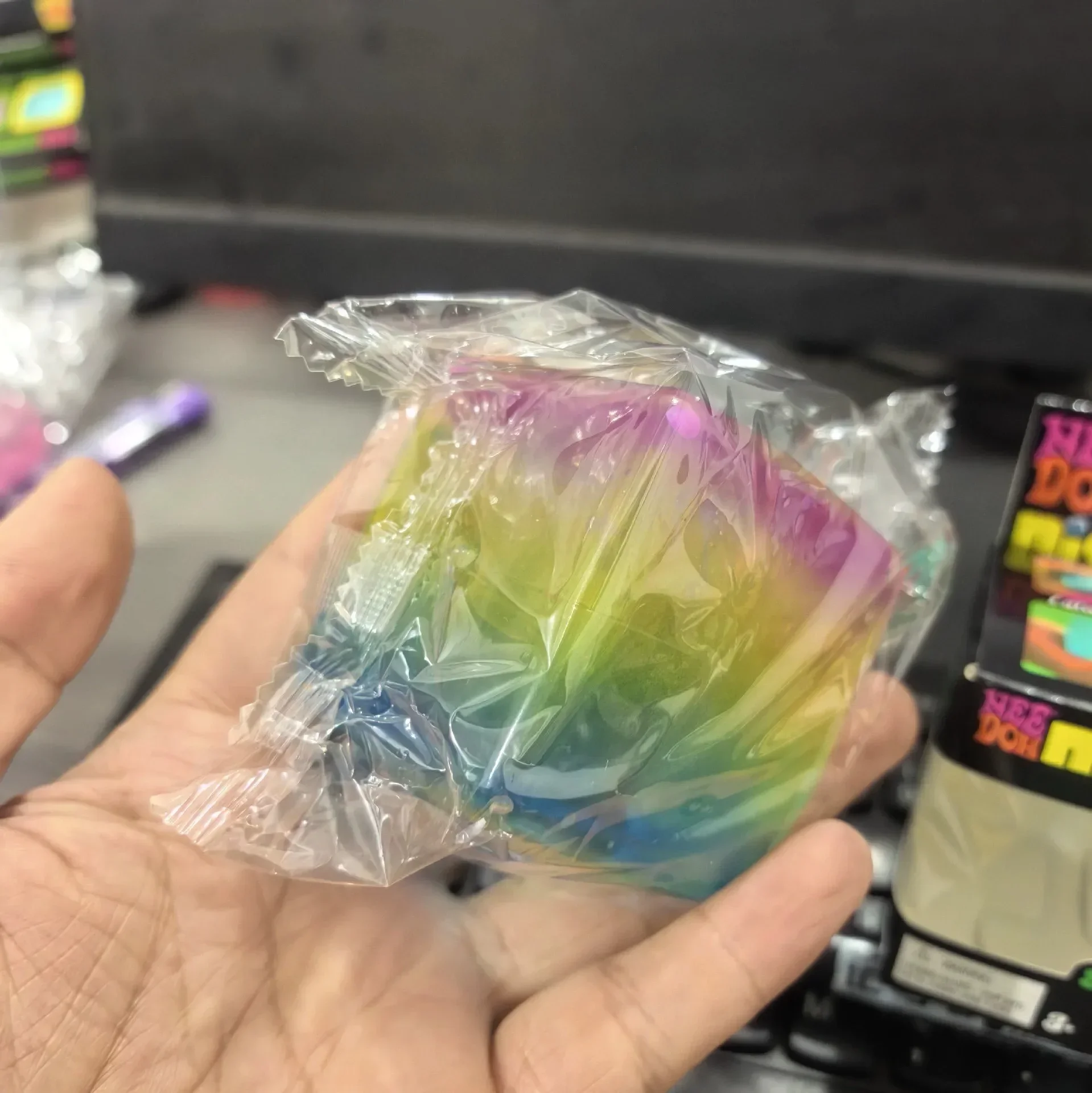 Hochwertiger NeeDoh Regenbogenfarben-Würfel, Quetschbares Sensorisches Fidget-Spielzeug, Fingerspitzen-Stressabbau, Überraschungs-Blindbox, Dekorationsgeschenk – Detail 2
