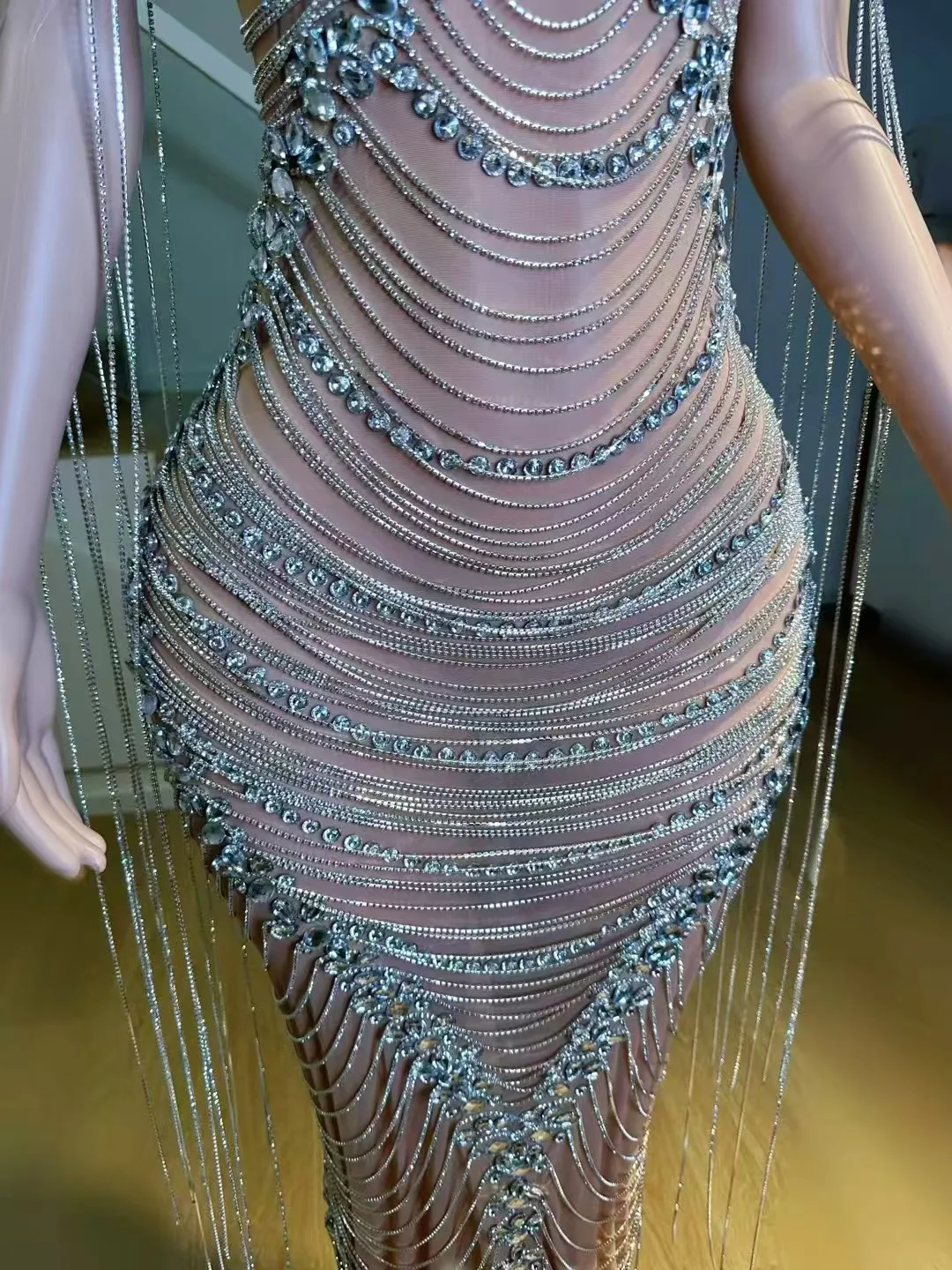 جوز الهند الرقبة معلقة شرابة لامعة الماس ChainMesh ضيق ومثير الورك المعانقة تنورة طويلة A874