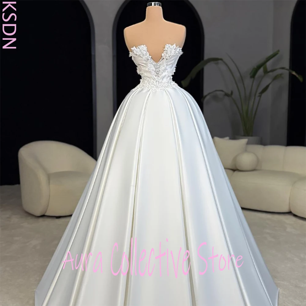 

Classic Strapless Women's Wedding Dresses White Satin Bridal Ball Gown with Lace Bodice for Timeless Formal Evening Party