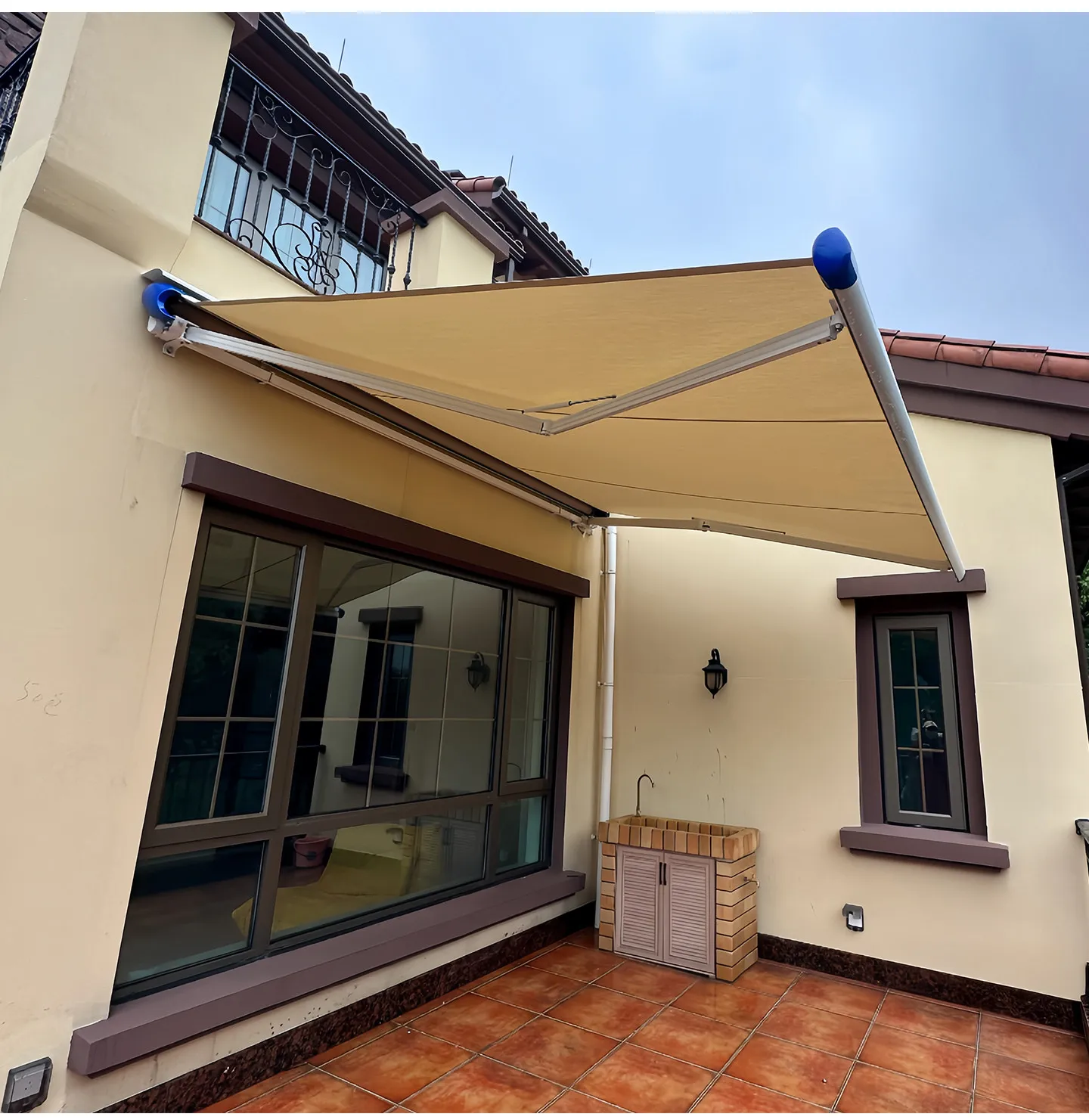 Aluminum canopy Electric awning Outdoor telescopic rainproof and sunscreen Terrace Courtyard Roof crank arm