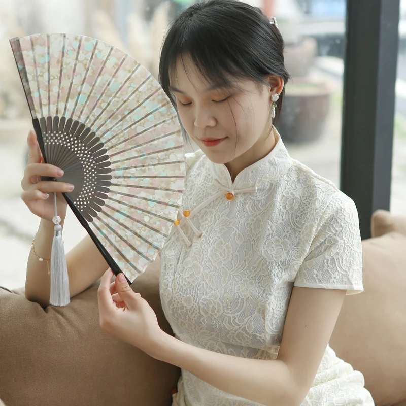 China Silk Portable Fan Ladies Folding Fan Portable Outdoor Play Decorative Small Fan Summer Cool Daily Fan Wedding Hand Fan