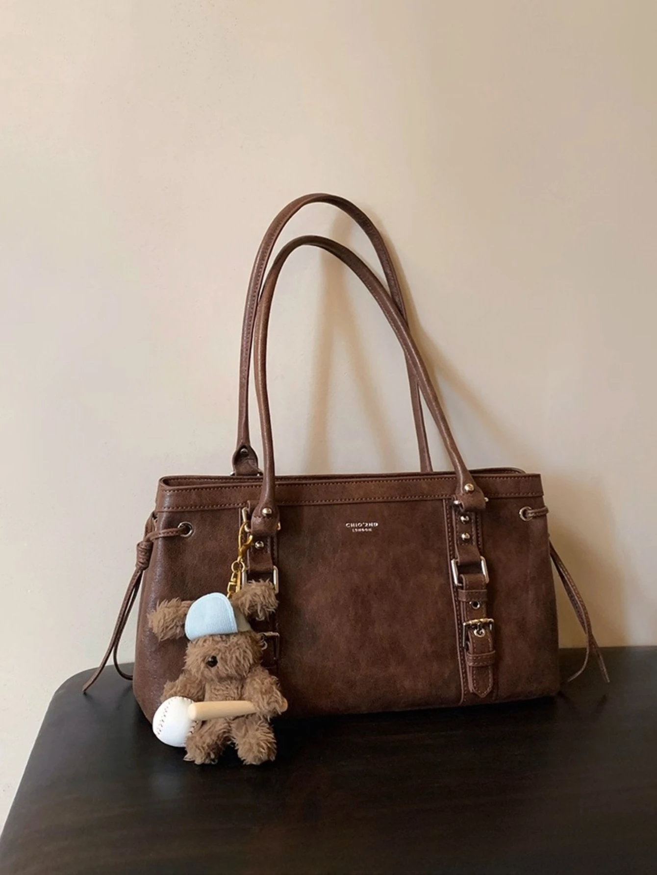 

2025 Autumn Winter Vintage PU Tote Bag Women's Large Capacity Commuter Handbag Retro Style Shoulder Bag for Daily Work