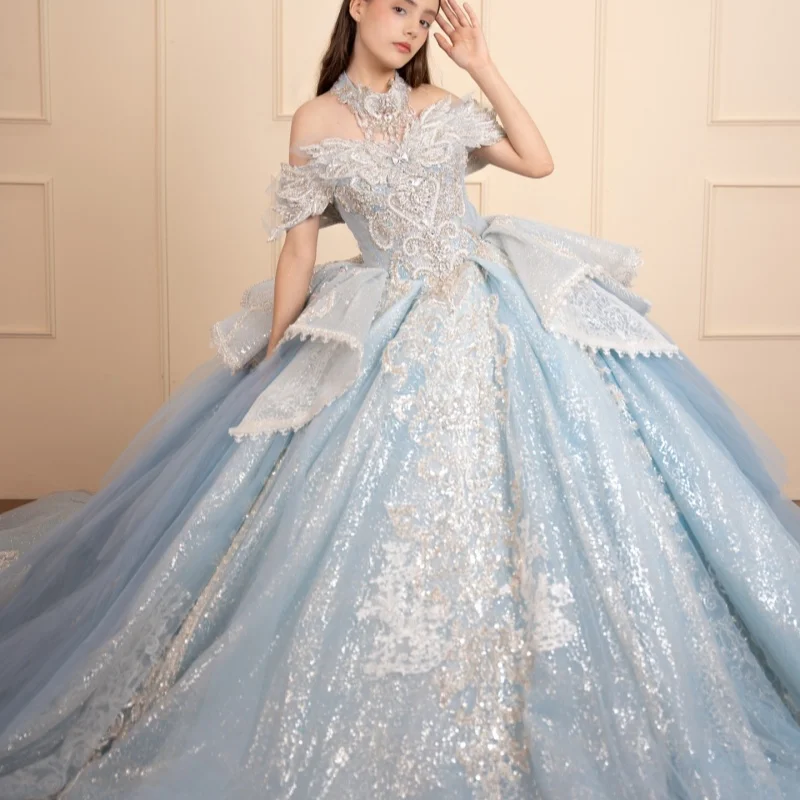 

Блестящее светло-голубое платье для квинсеаньеры с открытыми плечами, украшенное блестками и кристаллами, многослойное, с длинным шлейфом, vestidos de 15 Quinceanera ﻿ Индивидуальный заказ