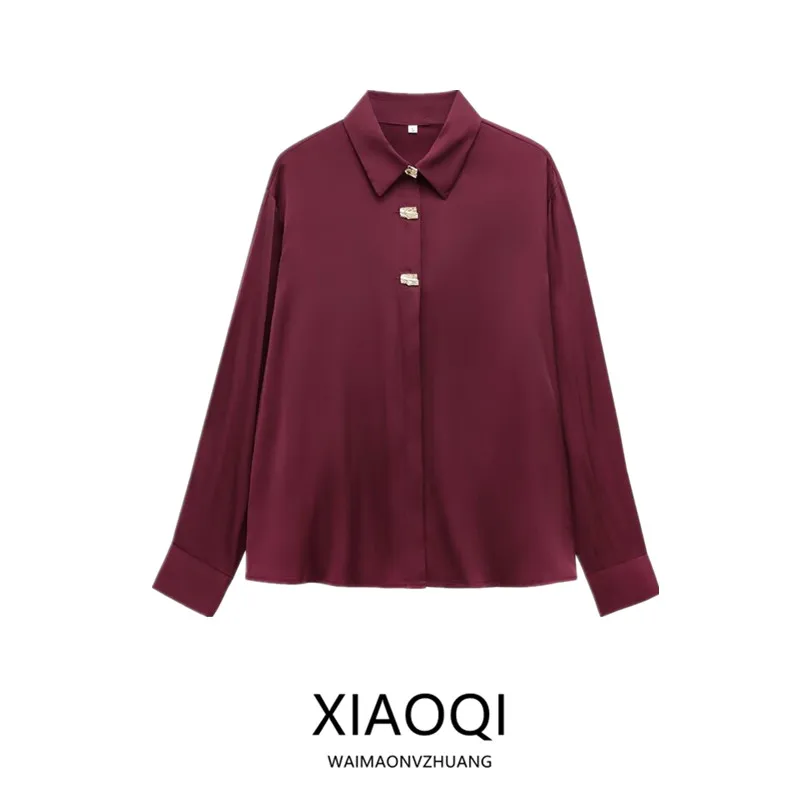 ฤดูใบไม้ผลิ 2025 ผู้หญิง irt Design Sensation Gold ปุ่มตกแต่งผ้าไหมซาตินเนื้อหลวม Fit ยาว Sve ความยาวปกติ