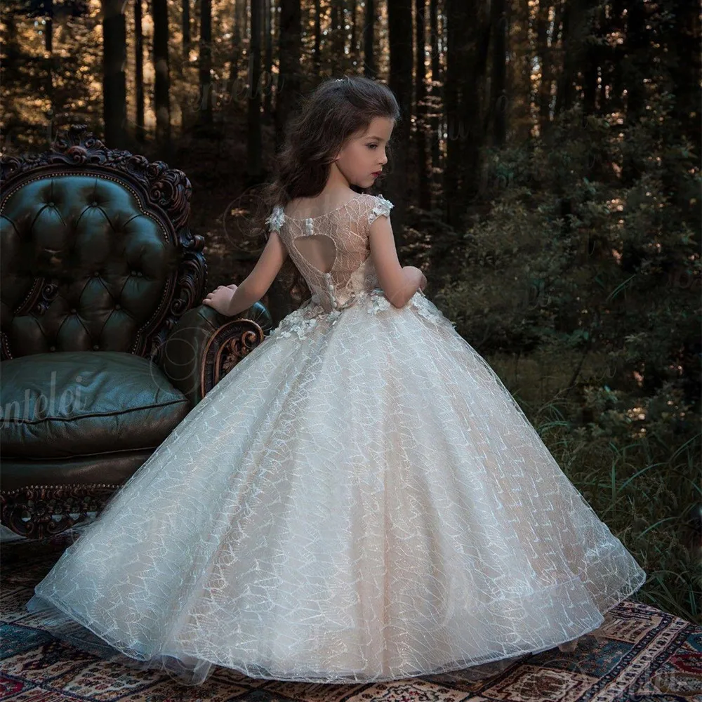 

Lovely Baby Flower Girls' Dresses for Weddings with Bow Beaded 3D-Applique Tulle Princess Party Birthday Gowns Long Sleeves Page