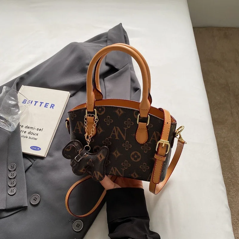 

Elegant Women's Shoulder Bag Genuine Leather Crossbody Messenger By Famous Designer Classic Popular Luxury Brand