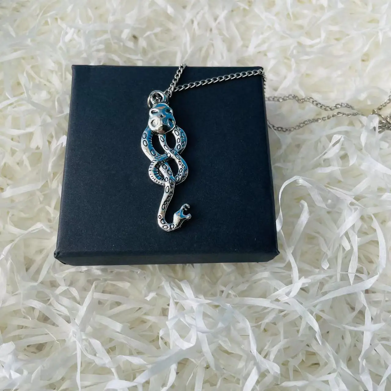 الجمجمة رئيس ذيل الثعبان قلادة قلادة خمر صندوق ورقي مجموعة هالوين عيد الميلاد عيد الفصح الشكر هدية عيد ميلاد أنيمي تأثيري