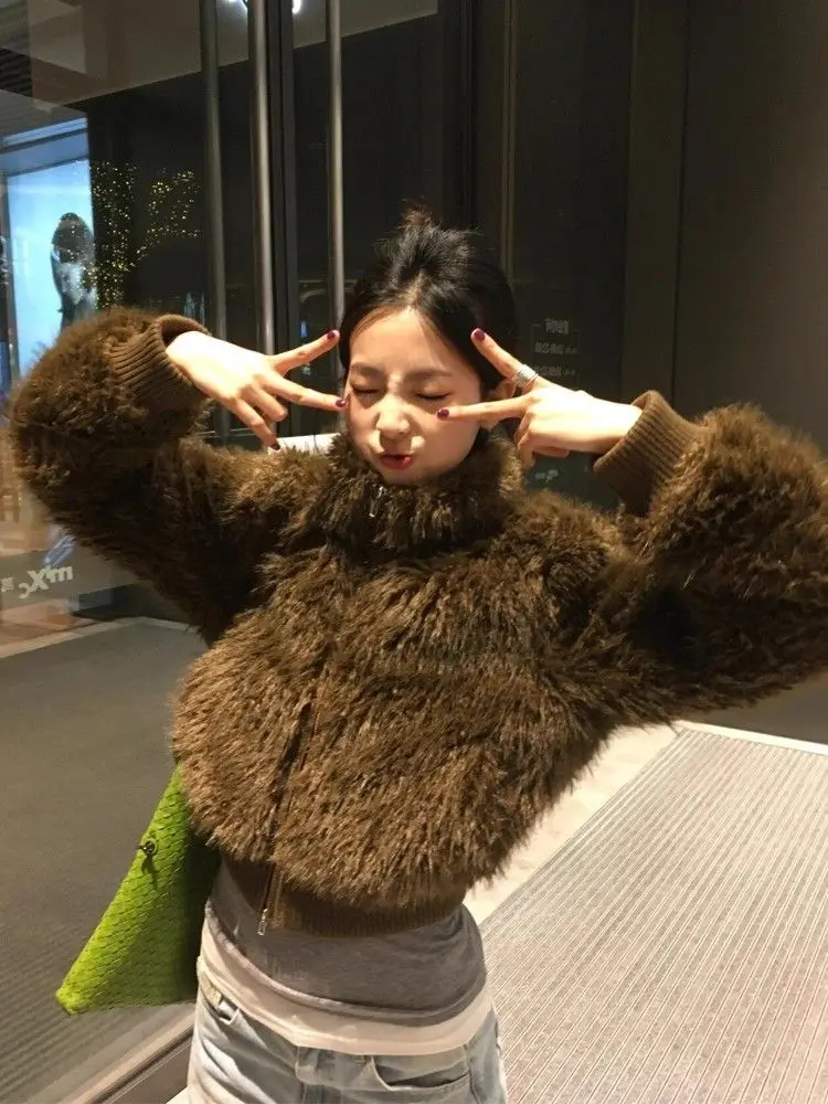 เสื้อแจ็คเก็ตขนเฟอร์เทียมแบบใหม่ รุ่นเมลานจ์ เป็นมิตรกับสิ่งแวดล้อม สำหรับผู้หญิง ทรงสั้น สไตล์เรโทร ใส่สบาย หนา อุ่น เหมาะสำหรับฤดูหนาว เสื้อครอปท็อปขนเฟอร์ สไตล์ Y2K  เสื้อโค้ทขนเฟอร์สุดฮิต