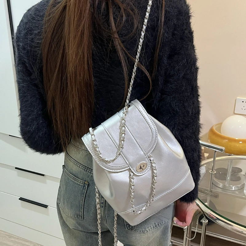 Coreano niche design new double shoulder 2023 marsupio a catena da donna piccola borsa a tracolla con griglia diamantata a secchiello d'acqua profumata