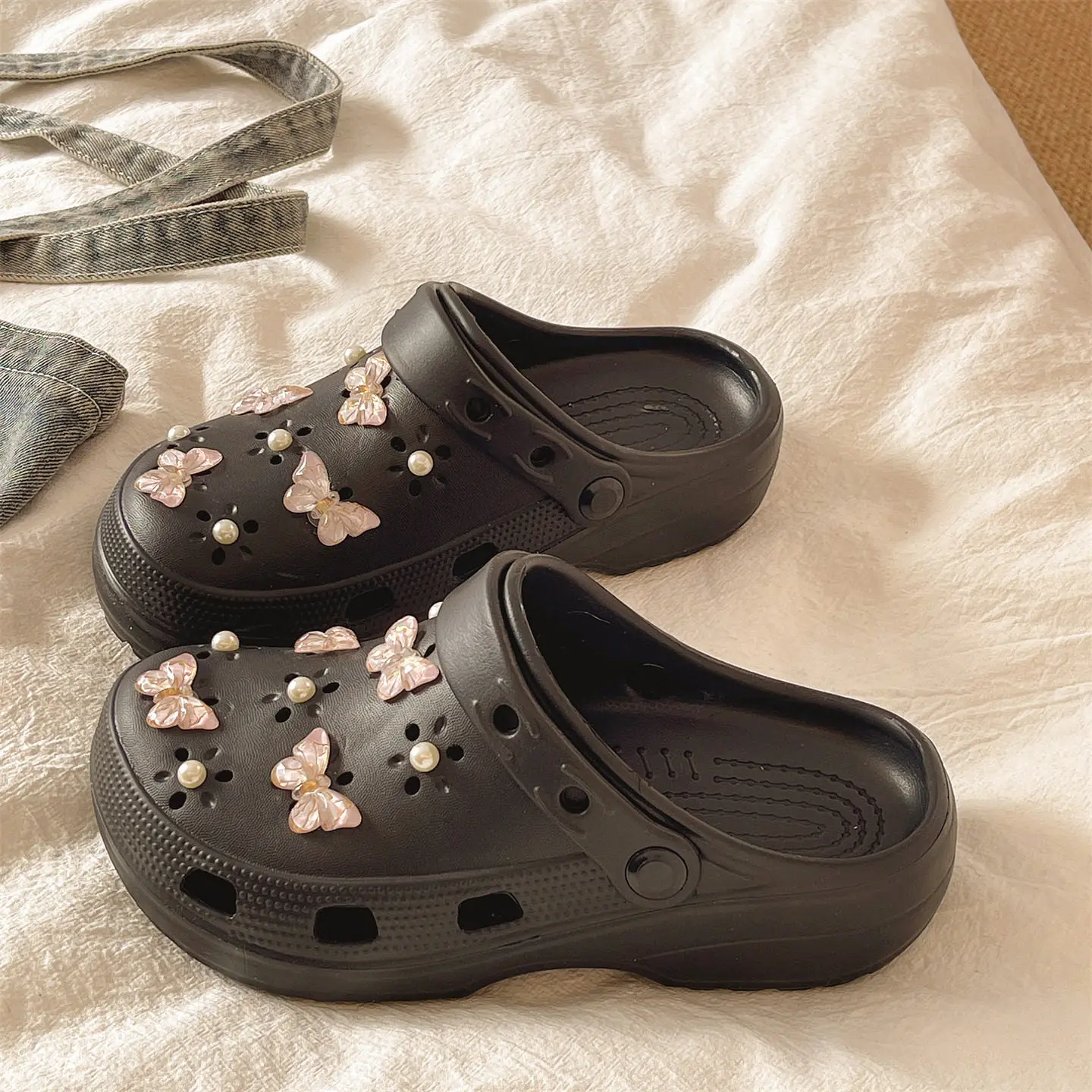 EVA Thick-soled Women' Slippers 2026 Summer New Cute Butterfly Pearl Beach Shoes Outing Anti-slip Good-looking White Sandals
